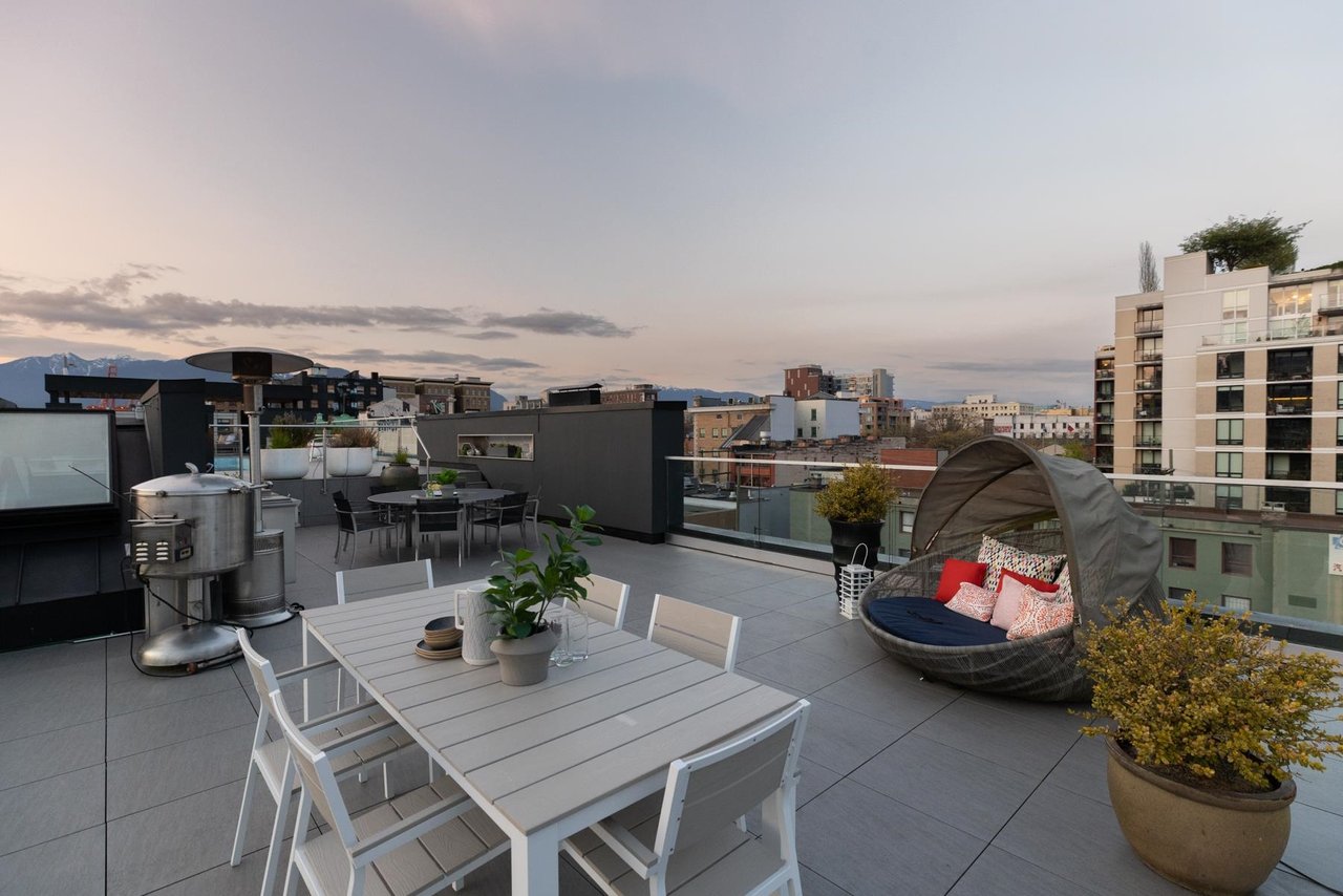 50-133 Keefer St