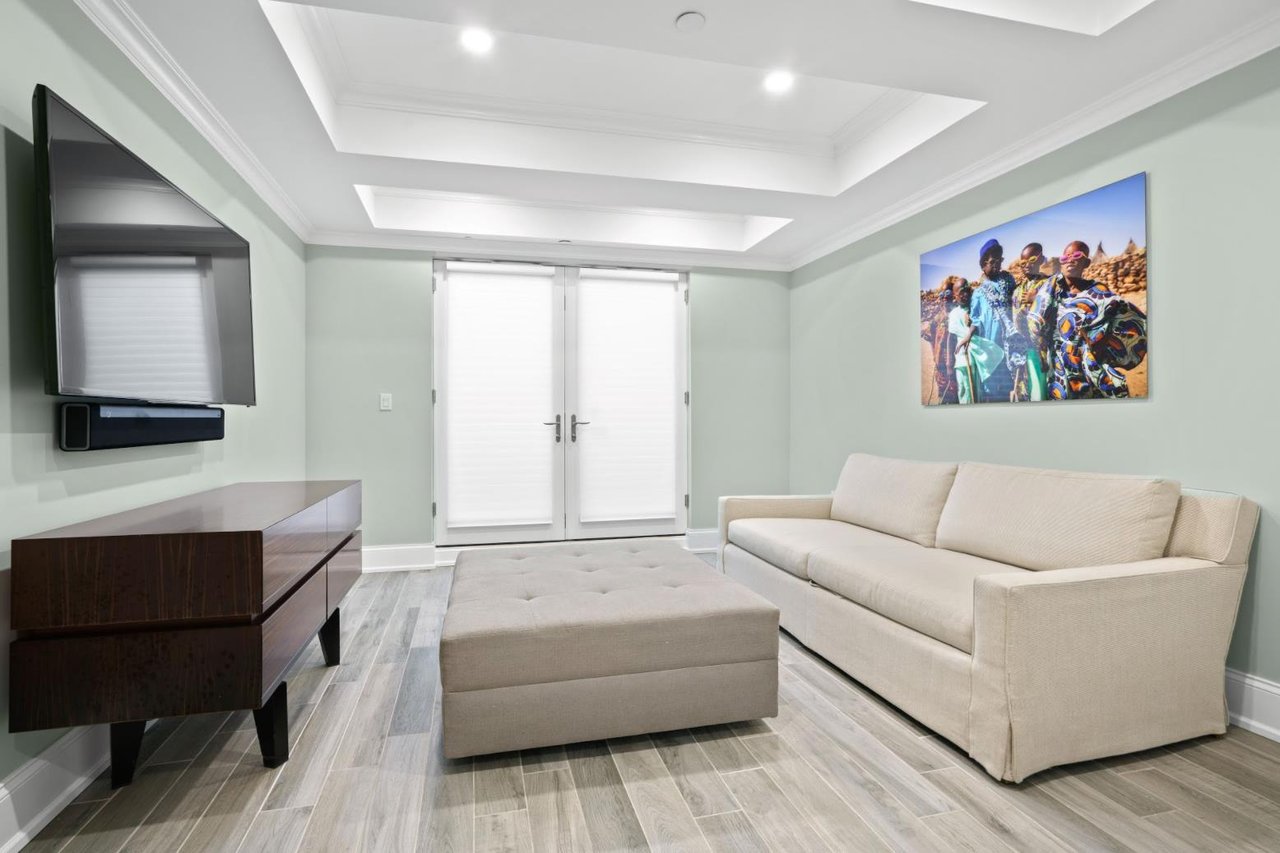 227 East 67th Street, Apt M-1