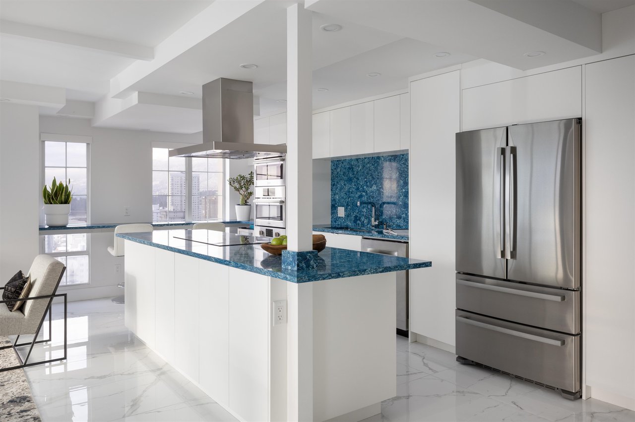 2002-1311 Beach Ave