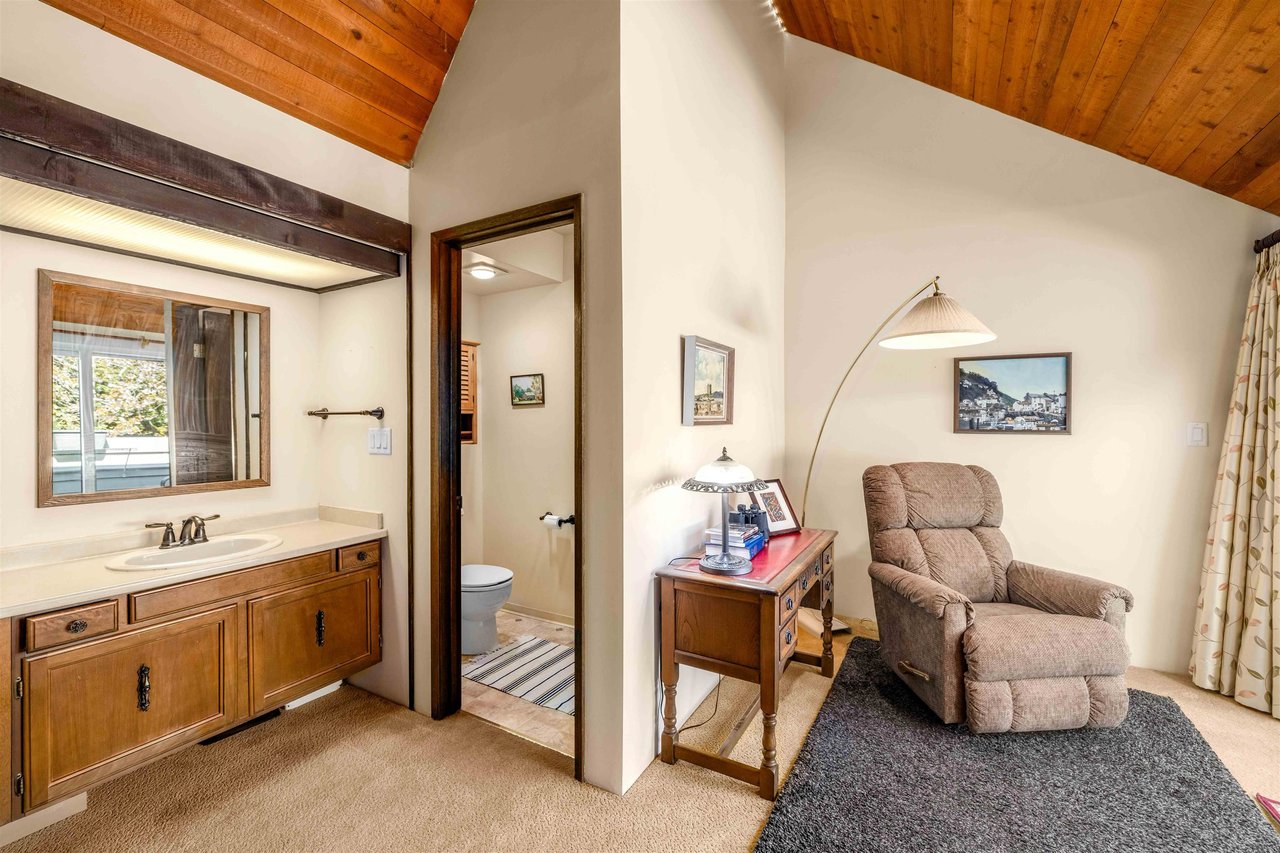 7-4957 Marine Dr