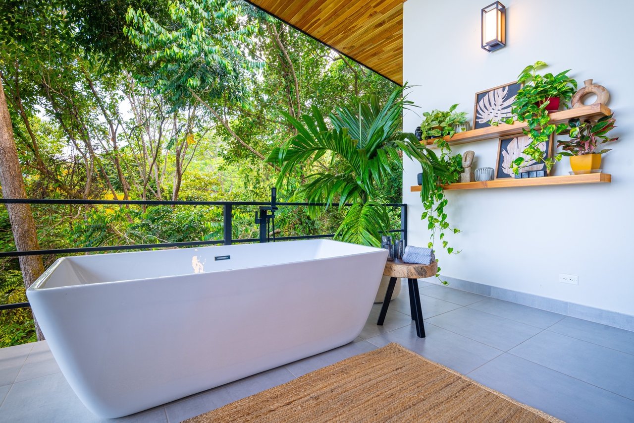 Modern Tropical Infinity Pool Home, Dominical, Puntarenas