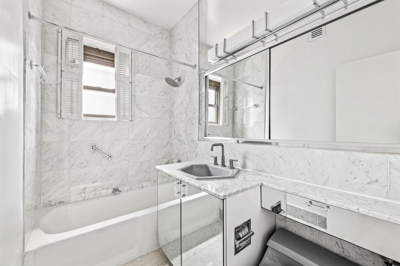 58 West 58th Street Unit: 27C