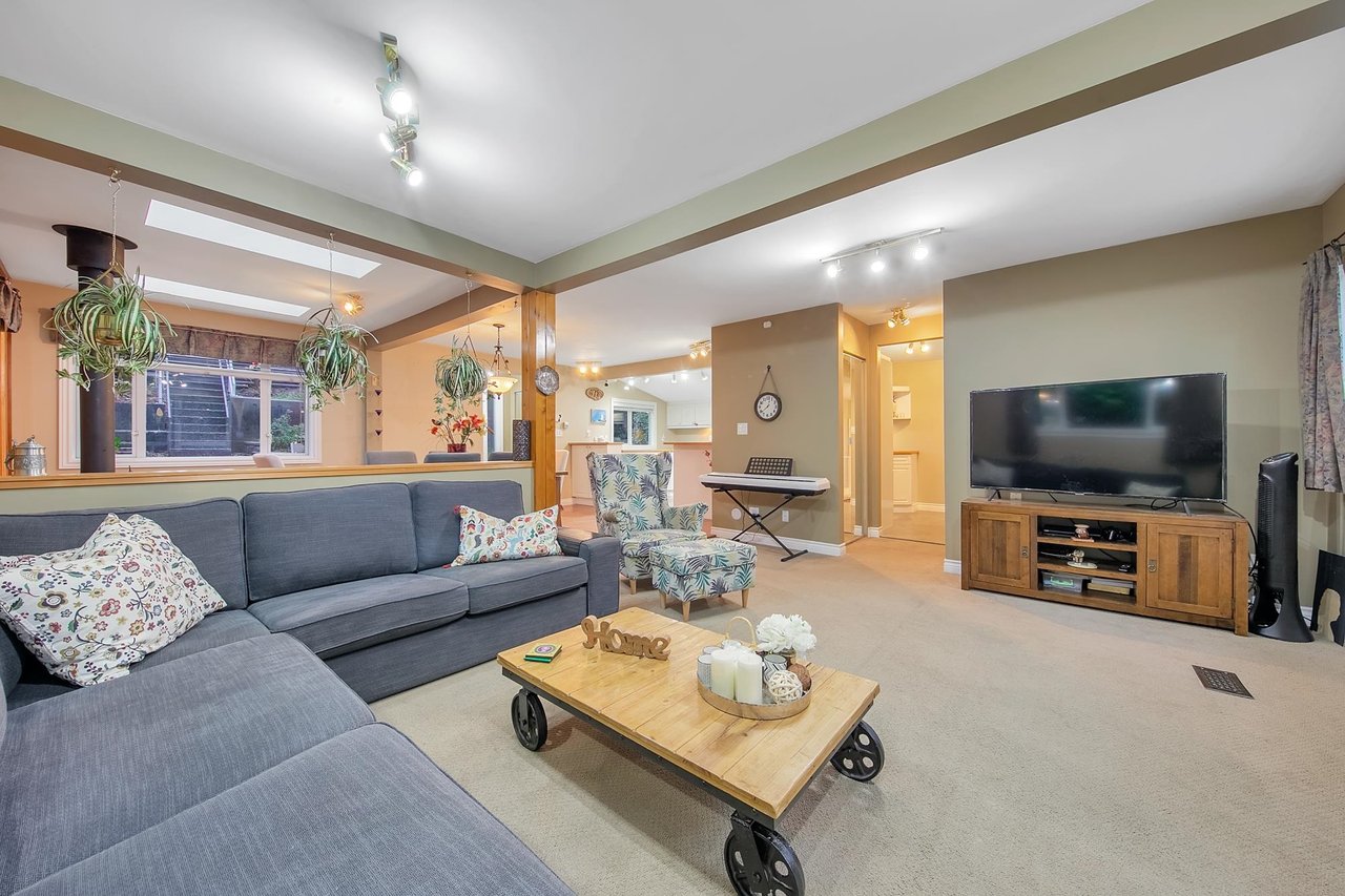 1650 Deep Cove Rd