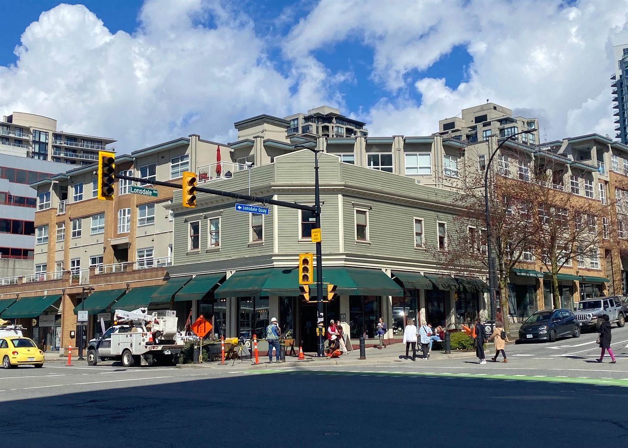 102-108 W Esplanade Ave