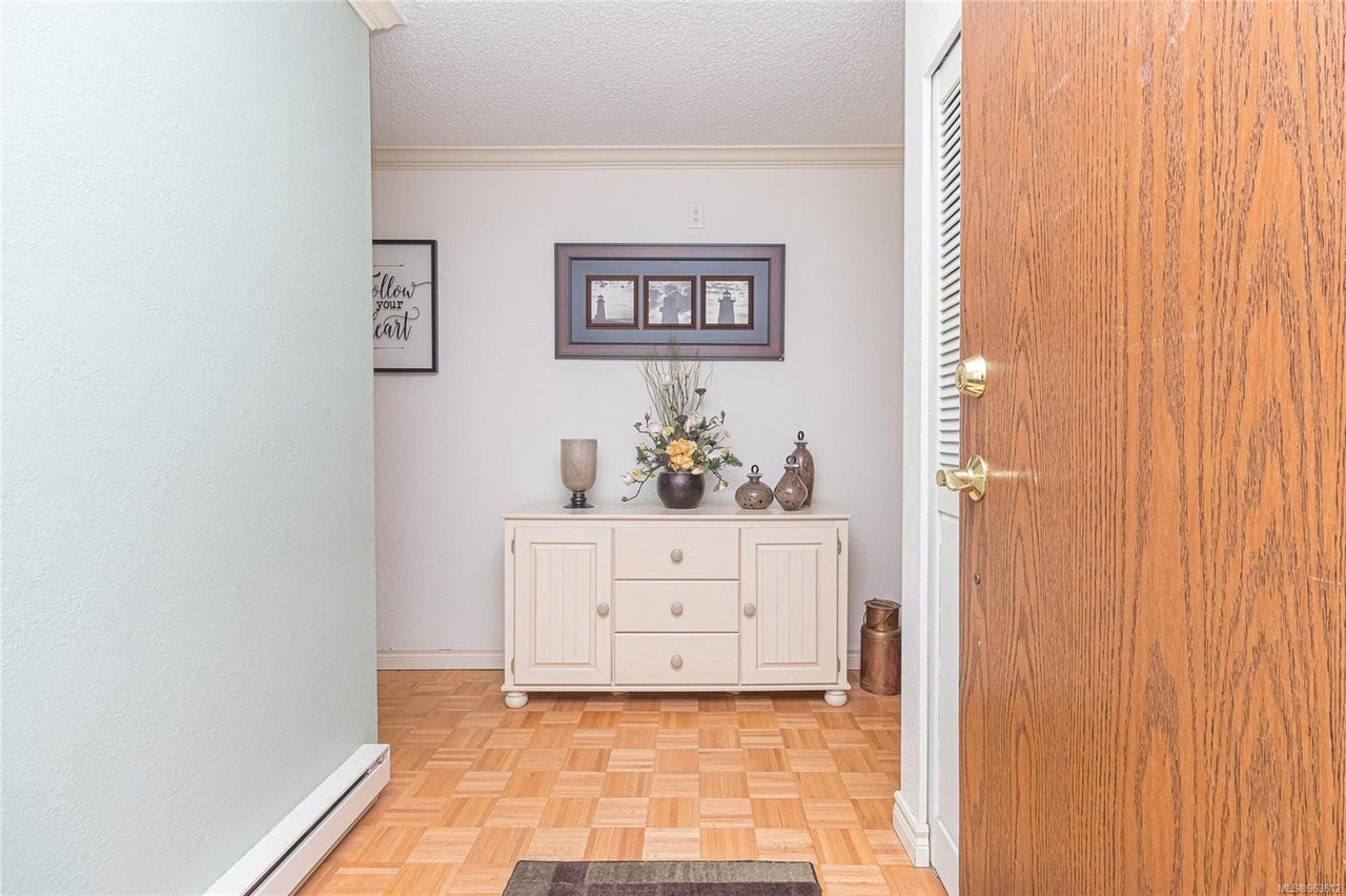 304-1665 Oak Bay Ave