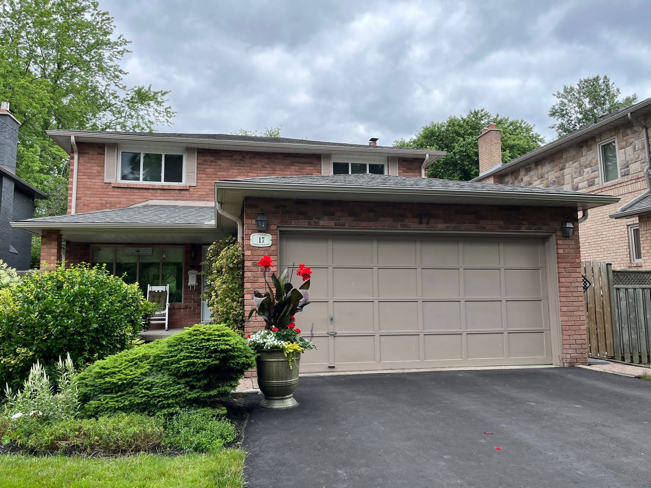 17 Elmwood Ave S