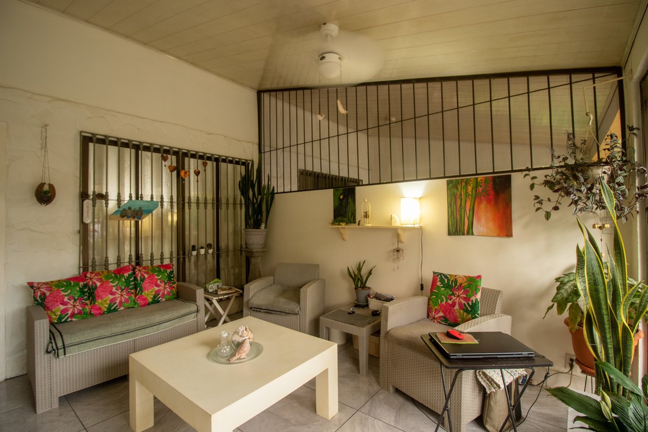 Mountain Home with Guest Cabin, Dominical, Puntarenas