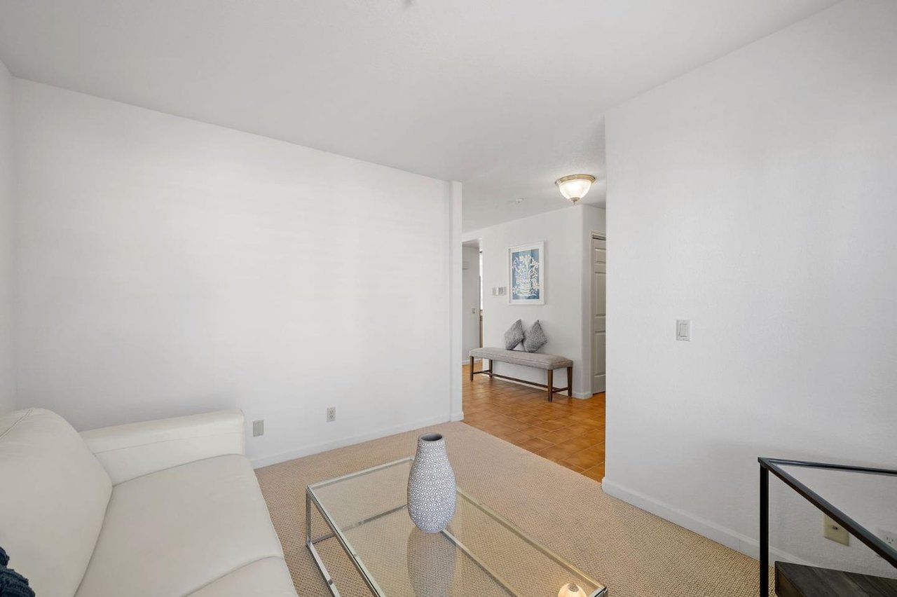 13 Tulip Ln