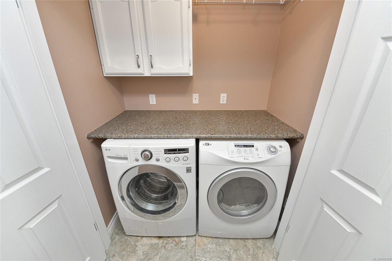879 Denford Cres