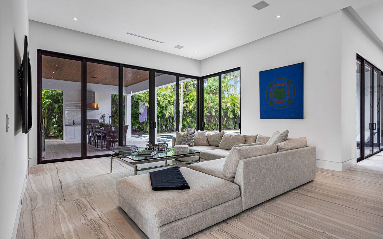 800 Seagate Dr