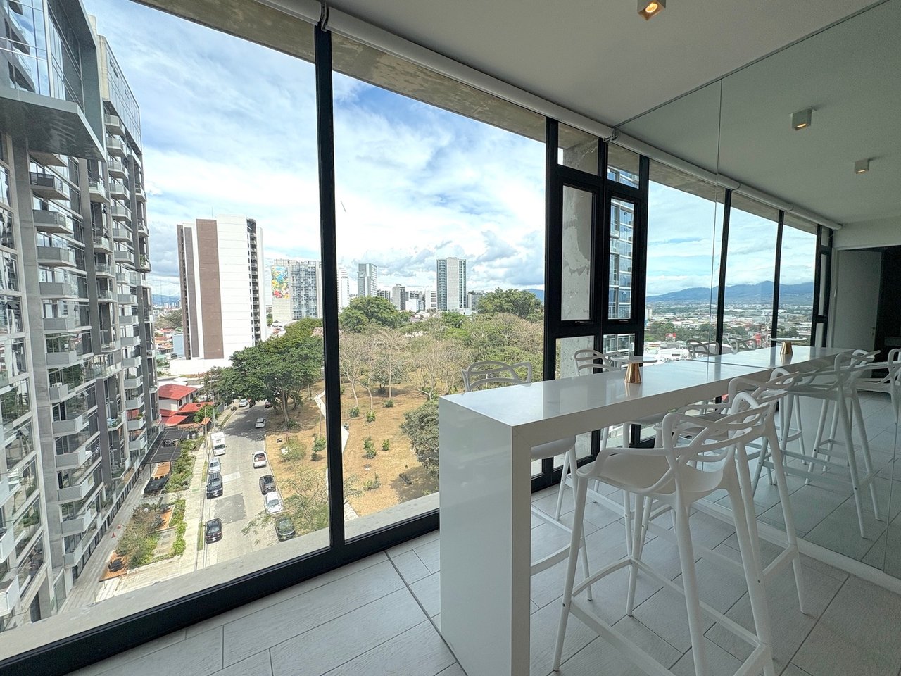 High Floor City View Residence, Sabana and Rohrmoser, San Jose