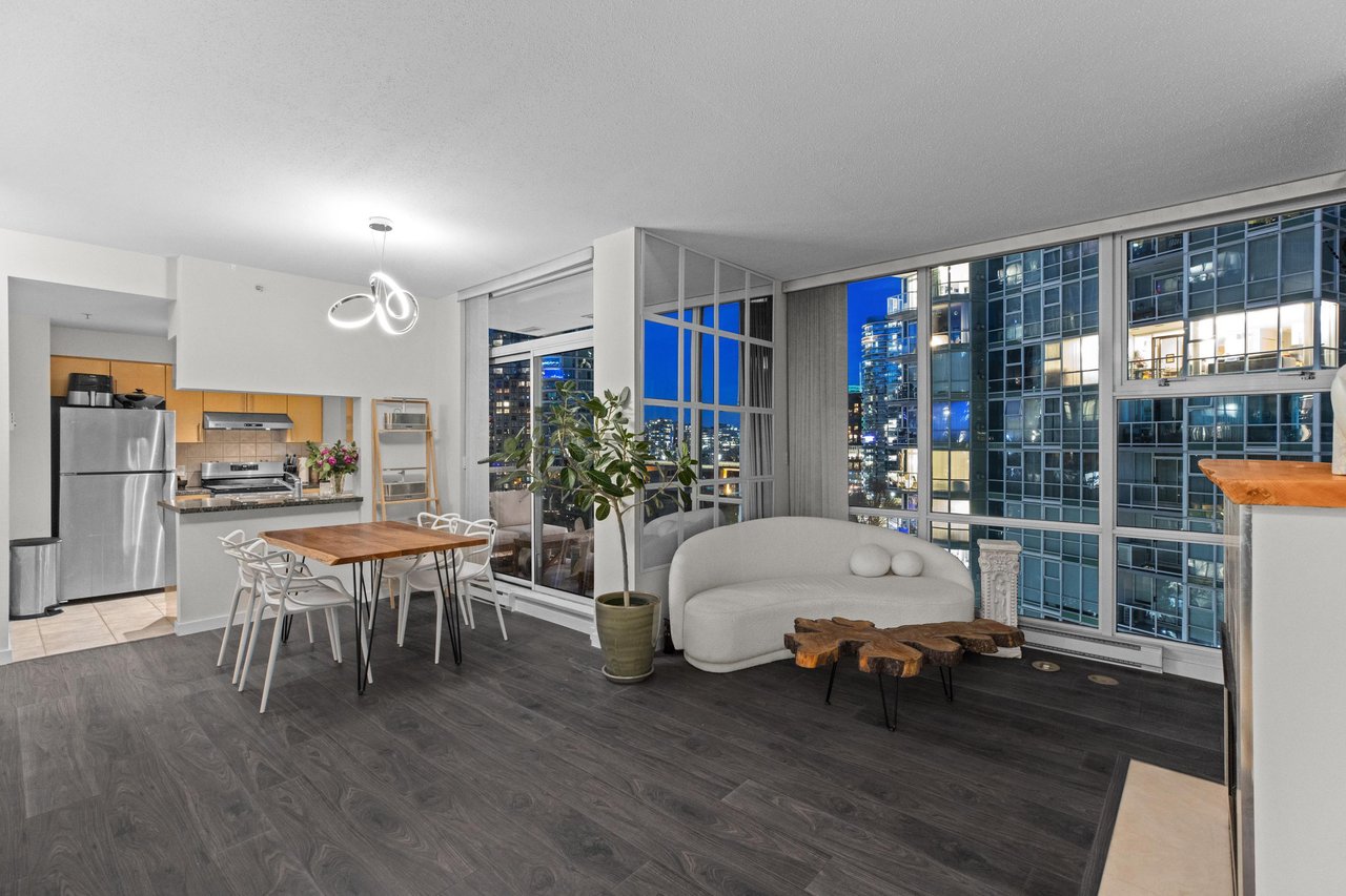 1003-1099 Marinaside Cres