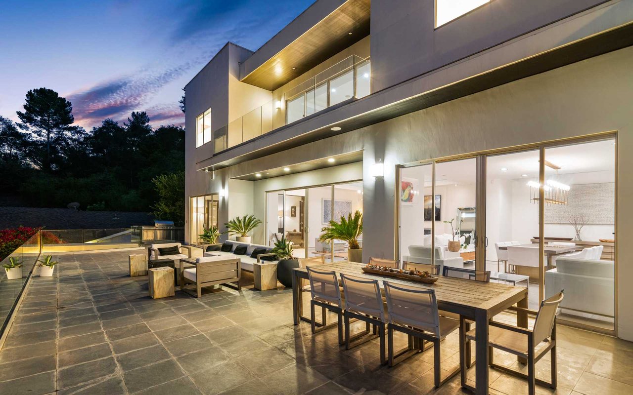 Travis Modern Mansion - Brentwood