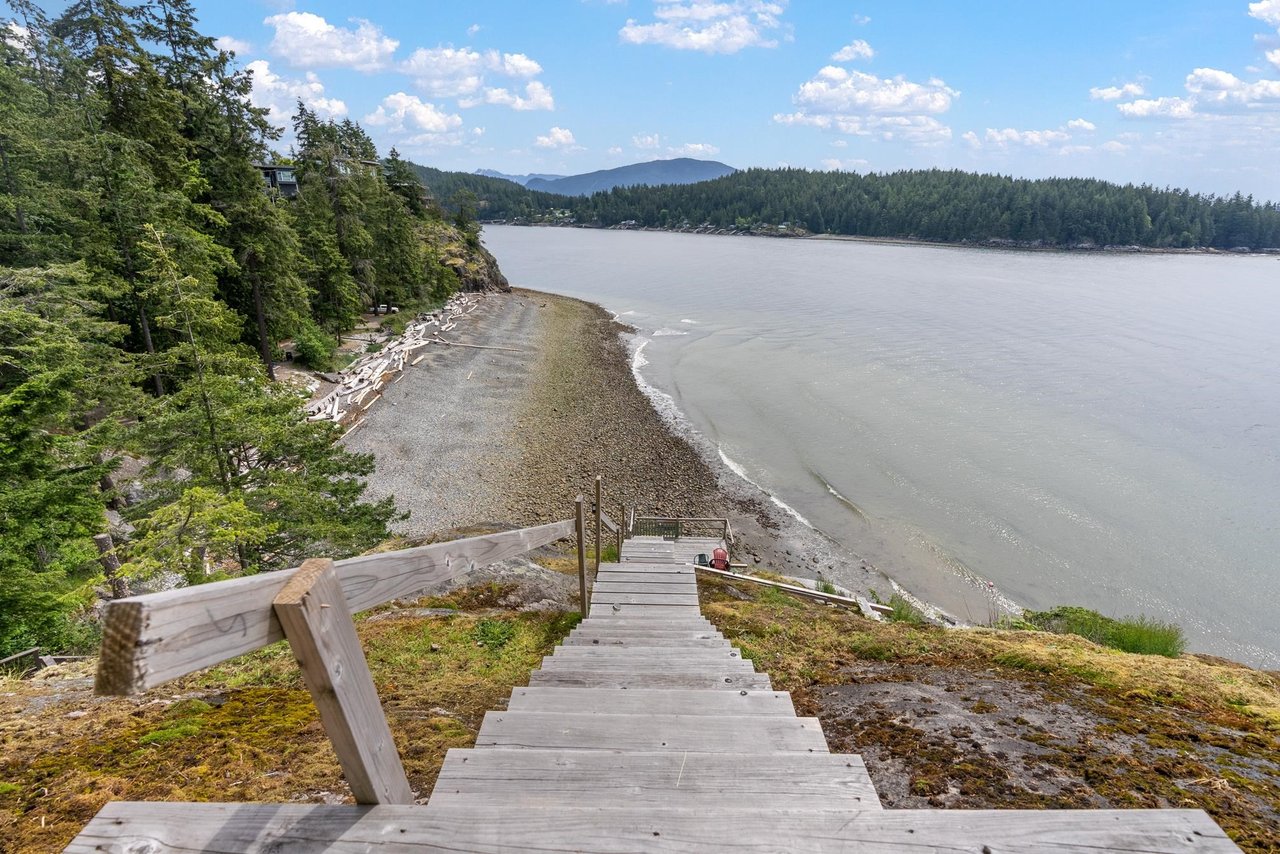 280 Arbutus Reach Rd