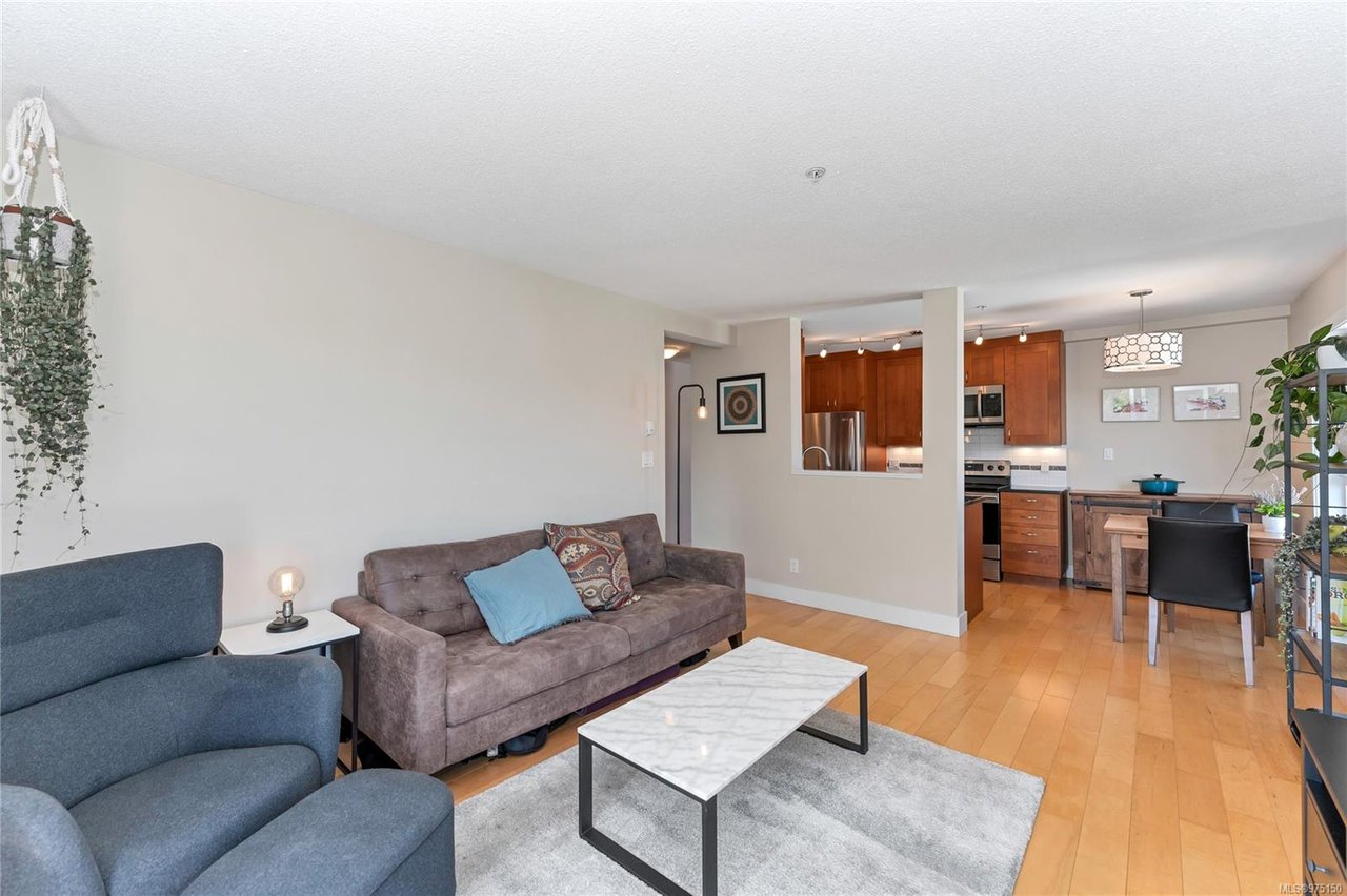 304-2515 Dowler Pl