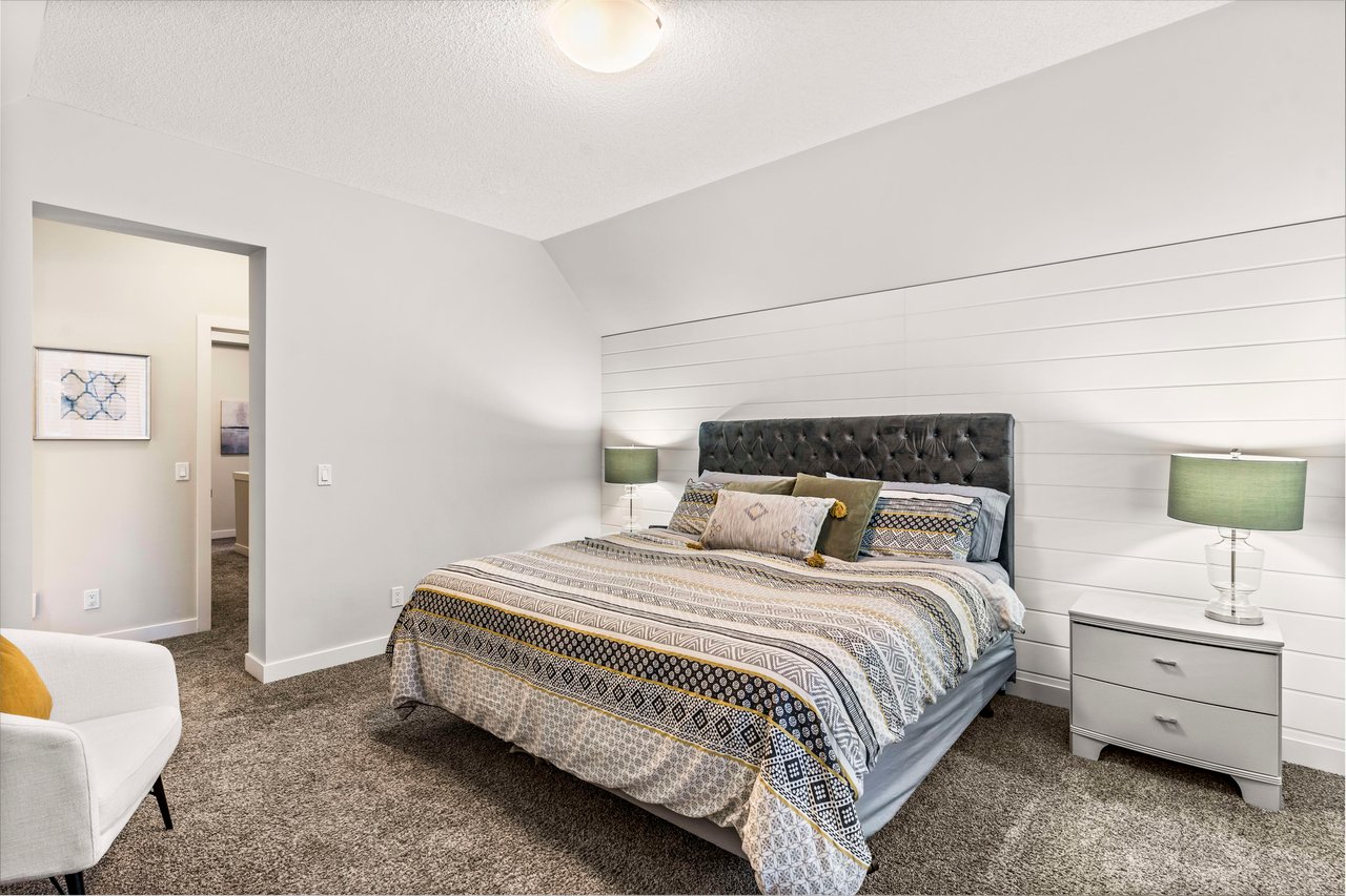 208 Mahogany Bay SE