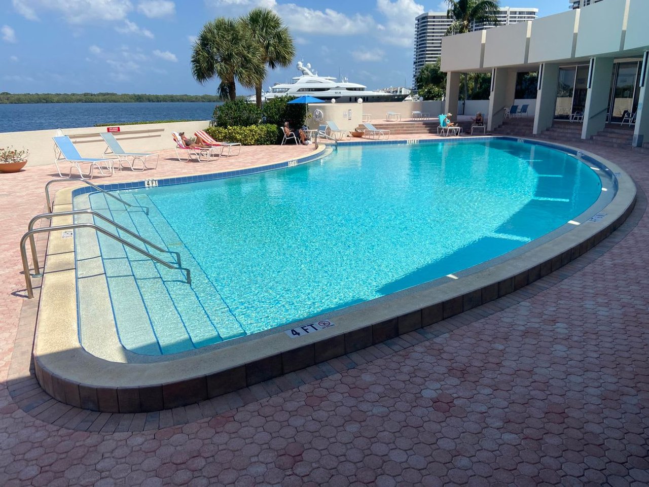 122 Lakeshore Drive #2320