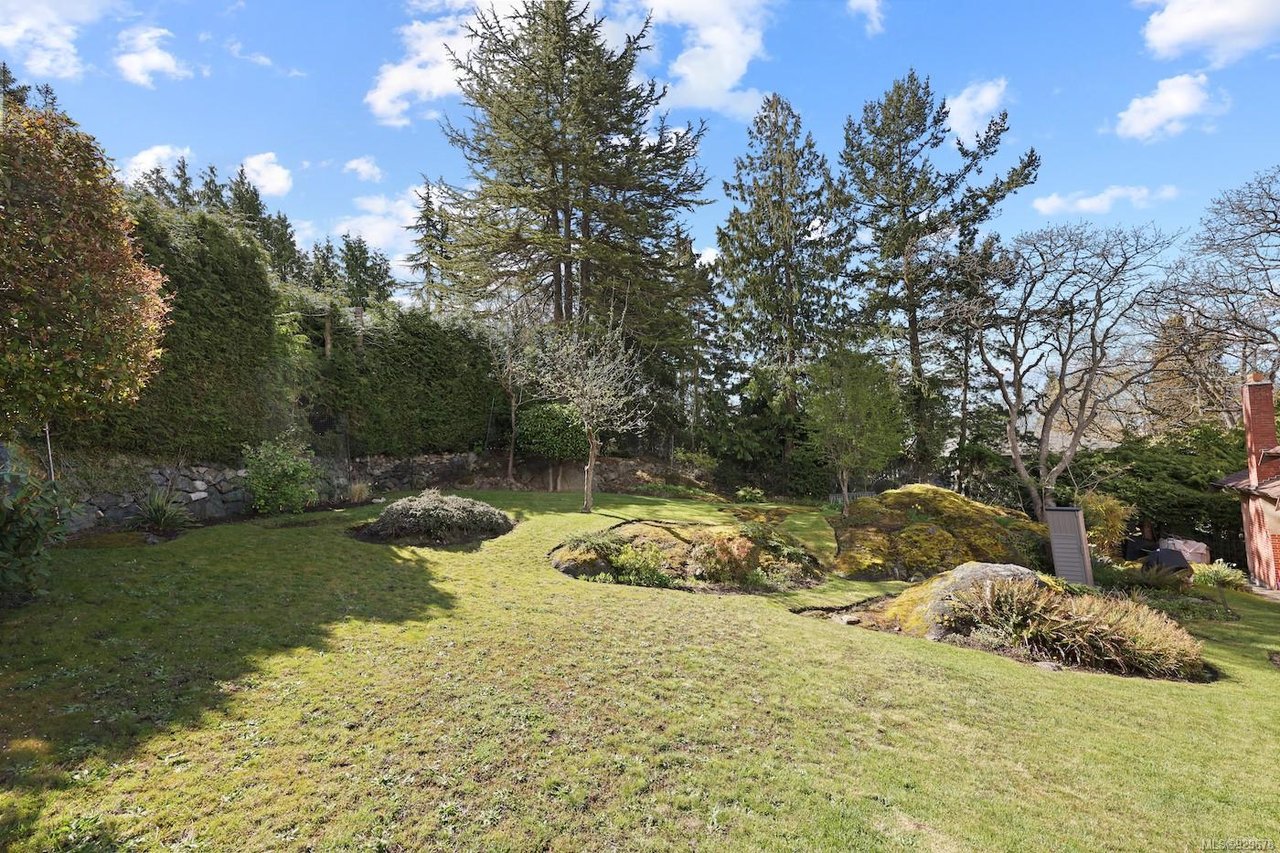 563 Foul Bay Rd