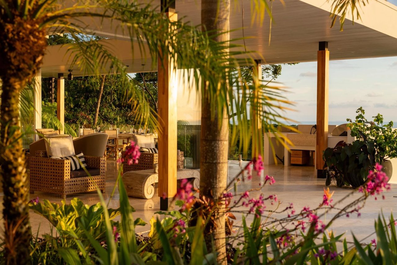Contemporary Coastal Infinity Villa, Dominical, Puntarenas