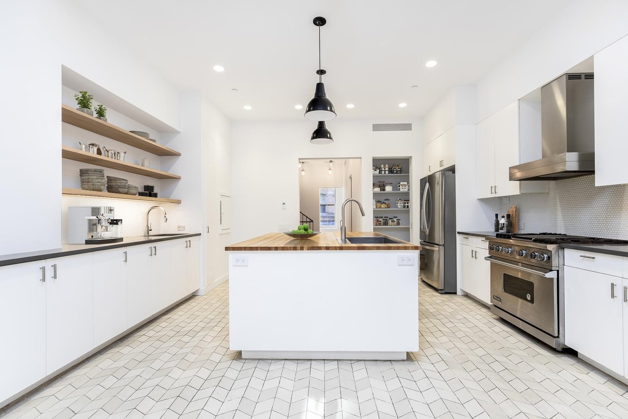 428 Greenwich Street, Apt THOUSE