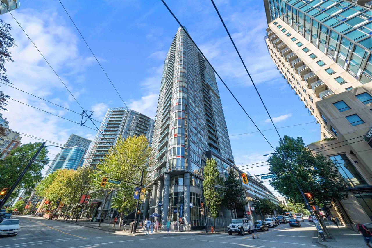 1905-233 Robson St