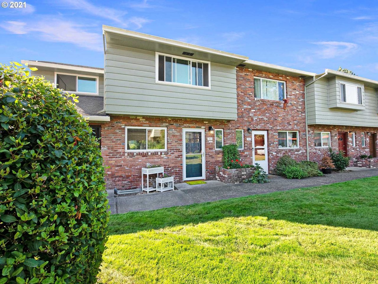 1812 NE HOGAN DR