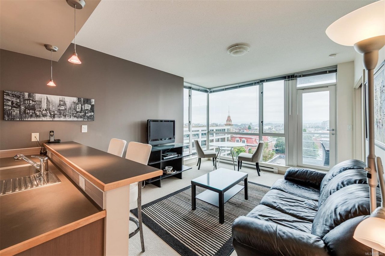 908-732 Cormorant St