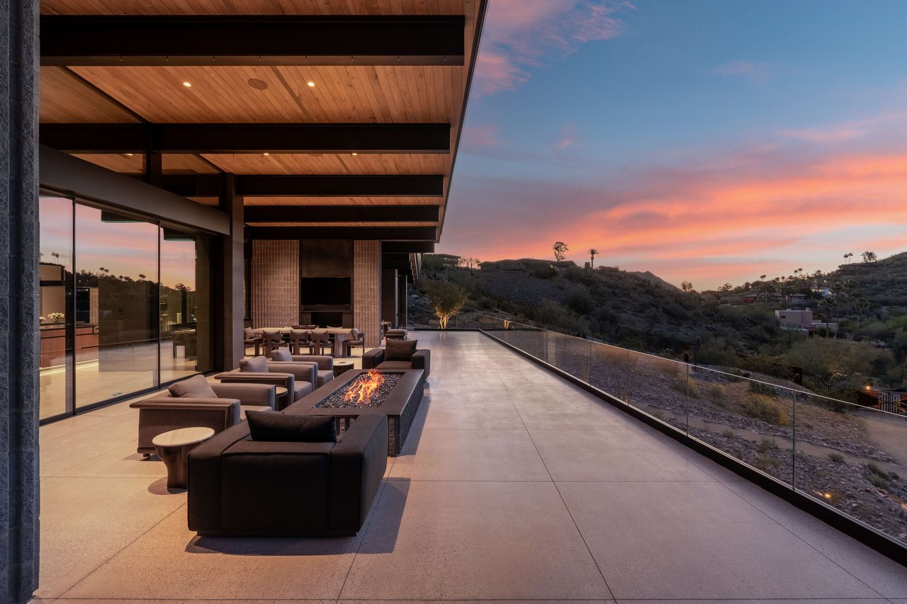 Indoor outdoor living home in Paradise Valley