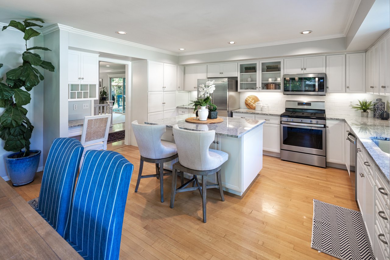 19670 Hillside Street | Deephaven