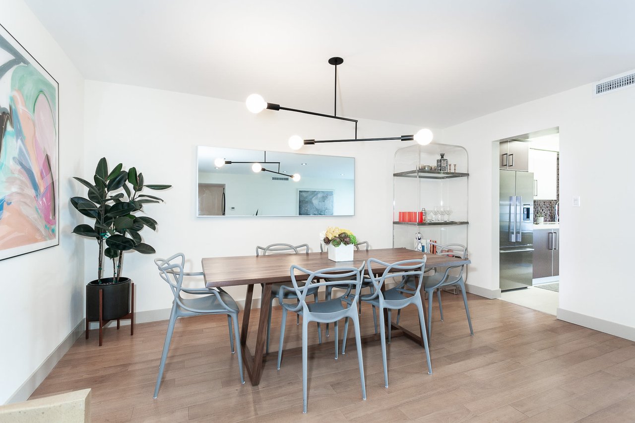 Beautiful Condo in Brentwood