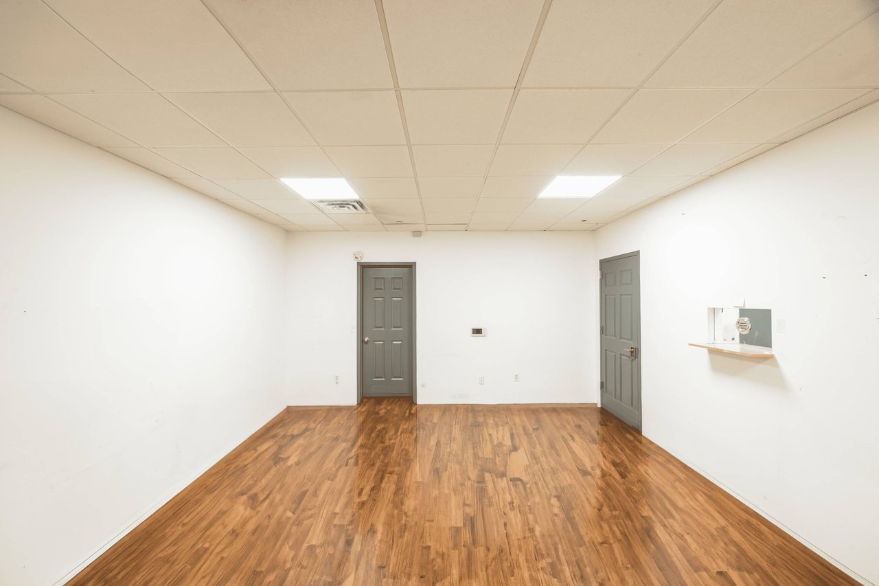 58 -48/46 59th - Office