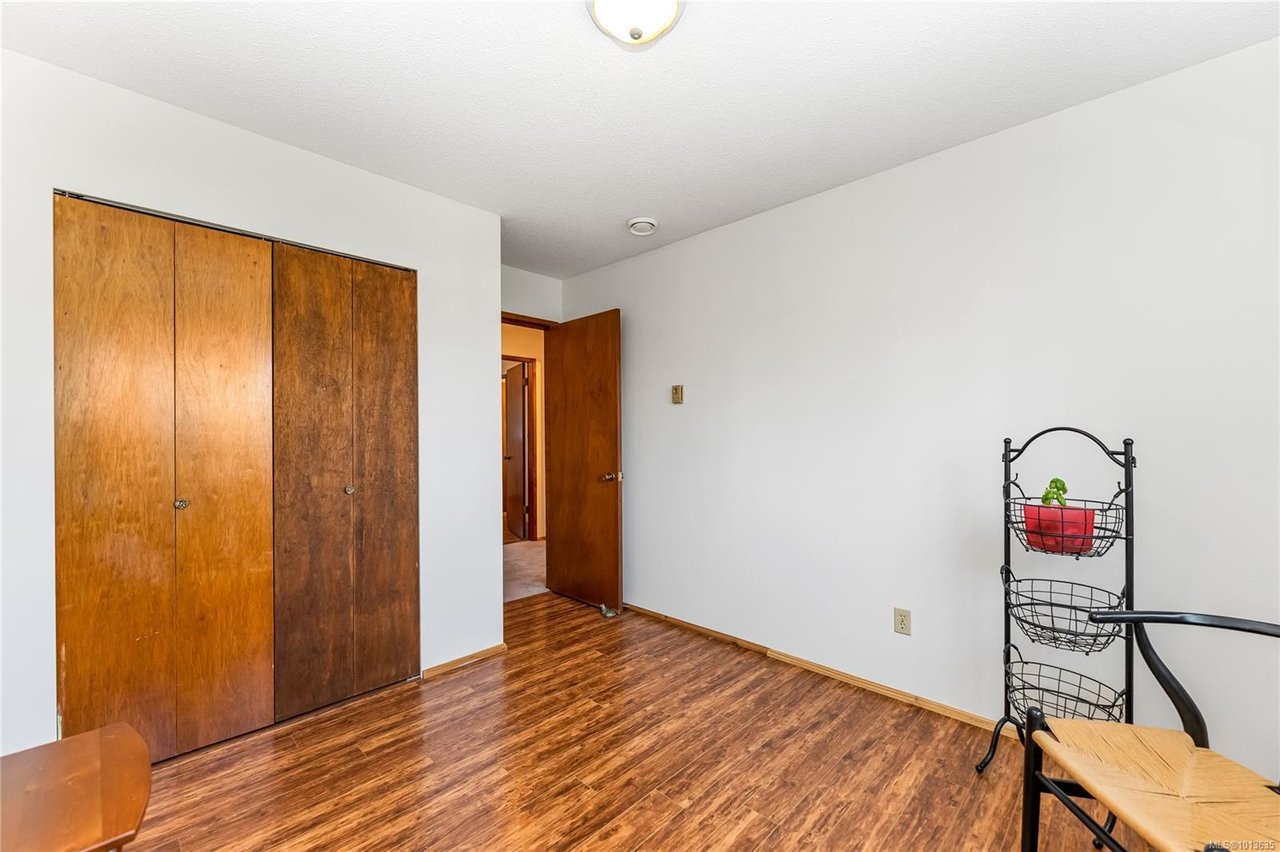 7678 Grieve Cres