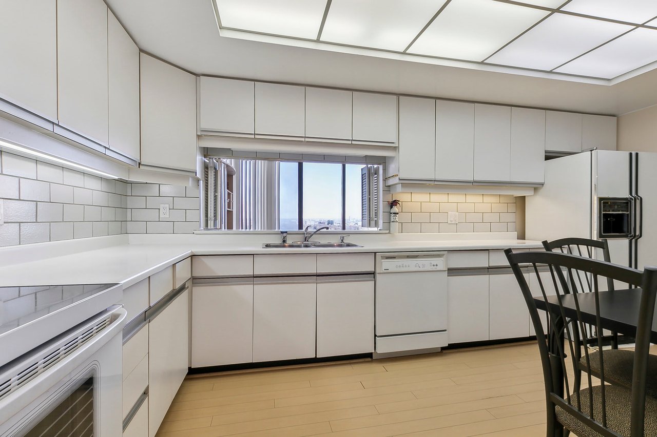 65 Skymark Drive #1407