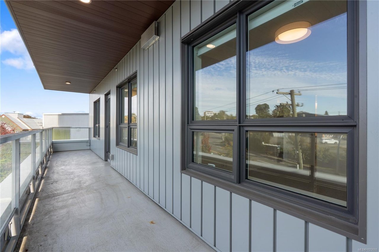 402-757 Tyee Rd, Victoria