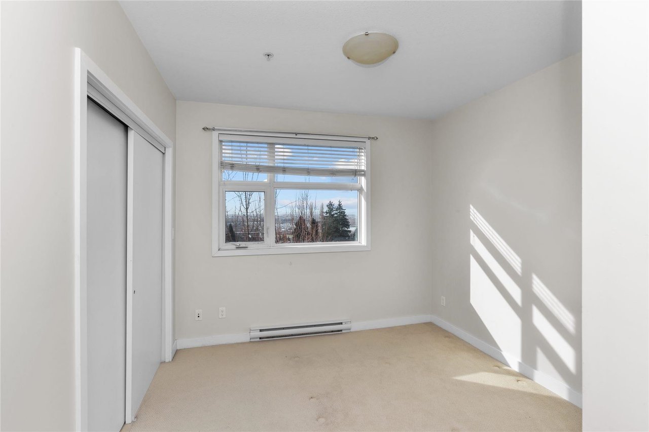 305-7777 Royal Oak Ave