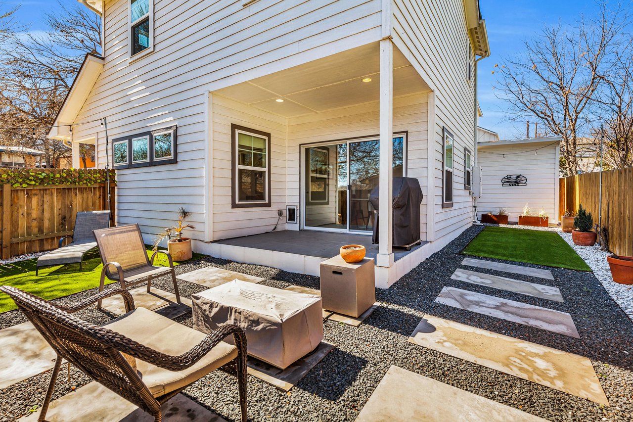 1604 JJ Seabrook #B
