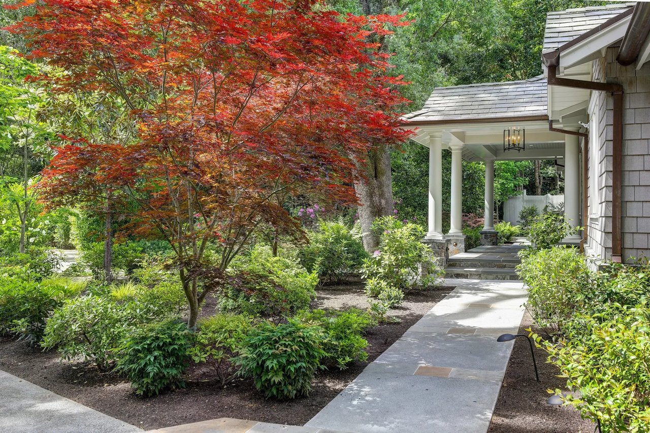 10 Ames Avenue