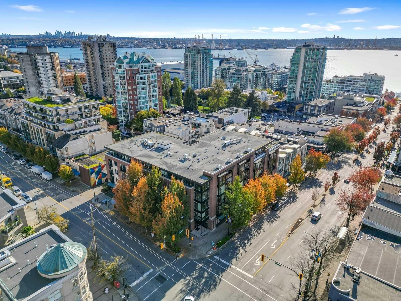 611-345 Lonsdale Ave