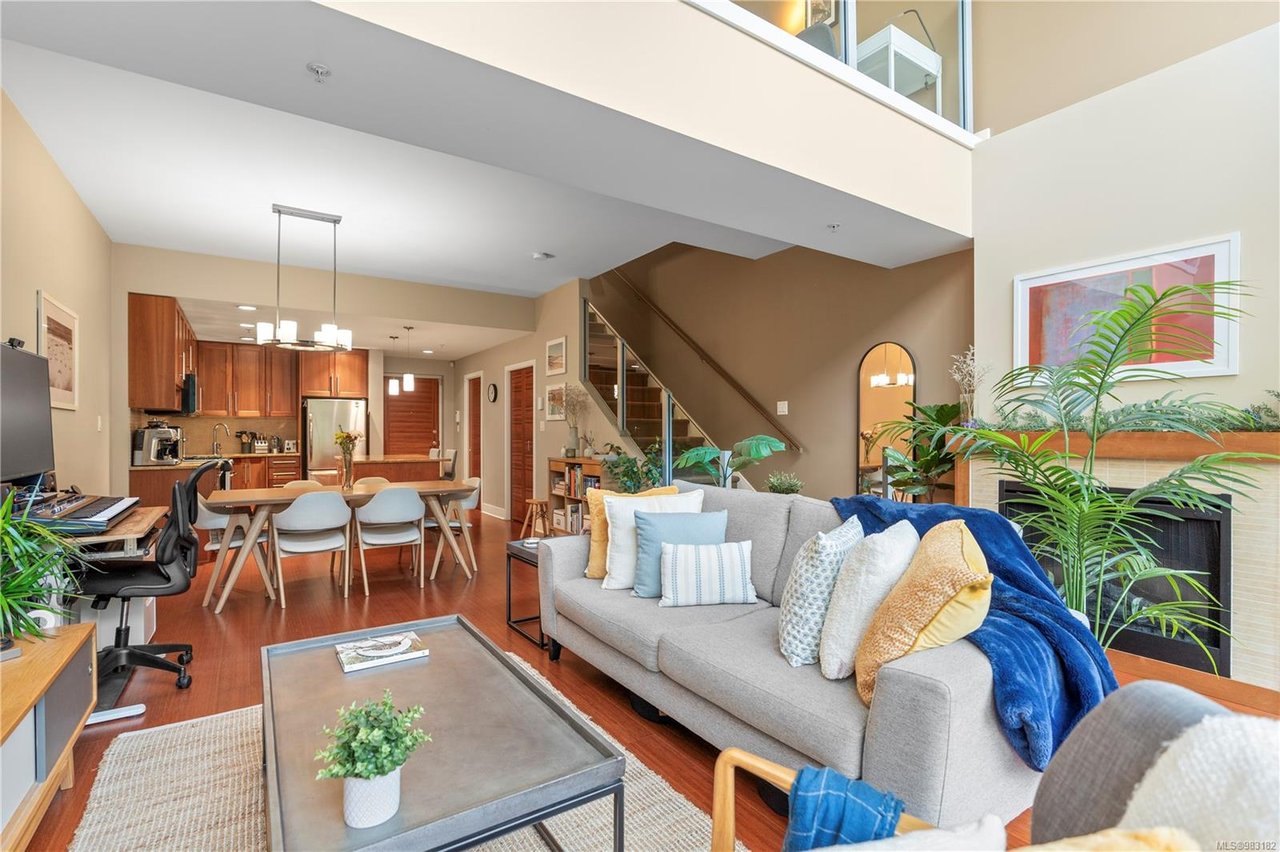 302-828 Rupert Terr, Victoria
