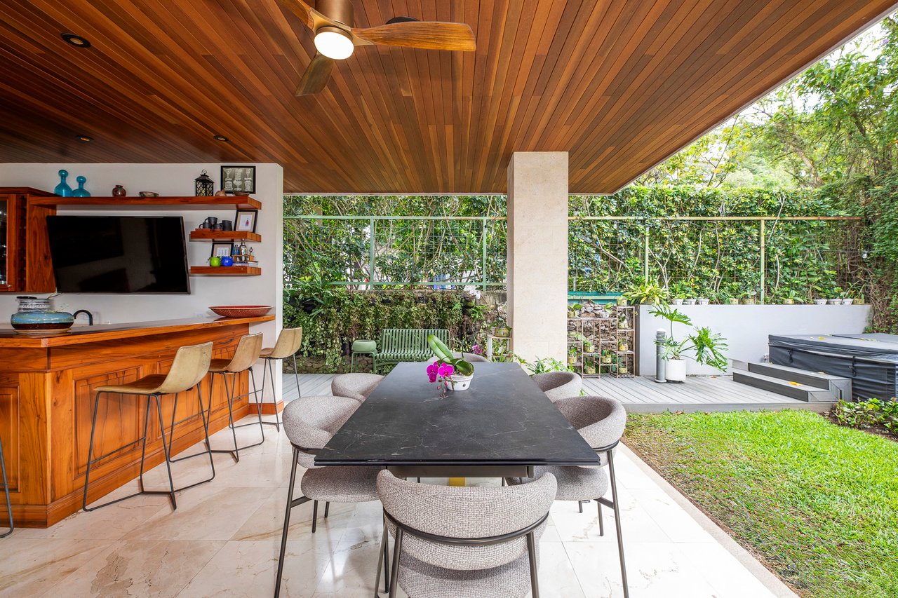 Cerro Real Panoramic Family Home, Escazu, San Jose
