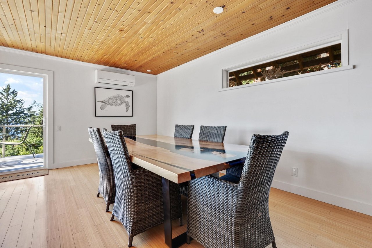 325 Bayview Pl