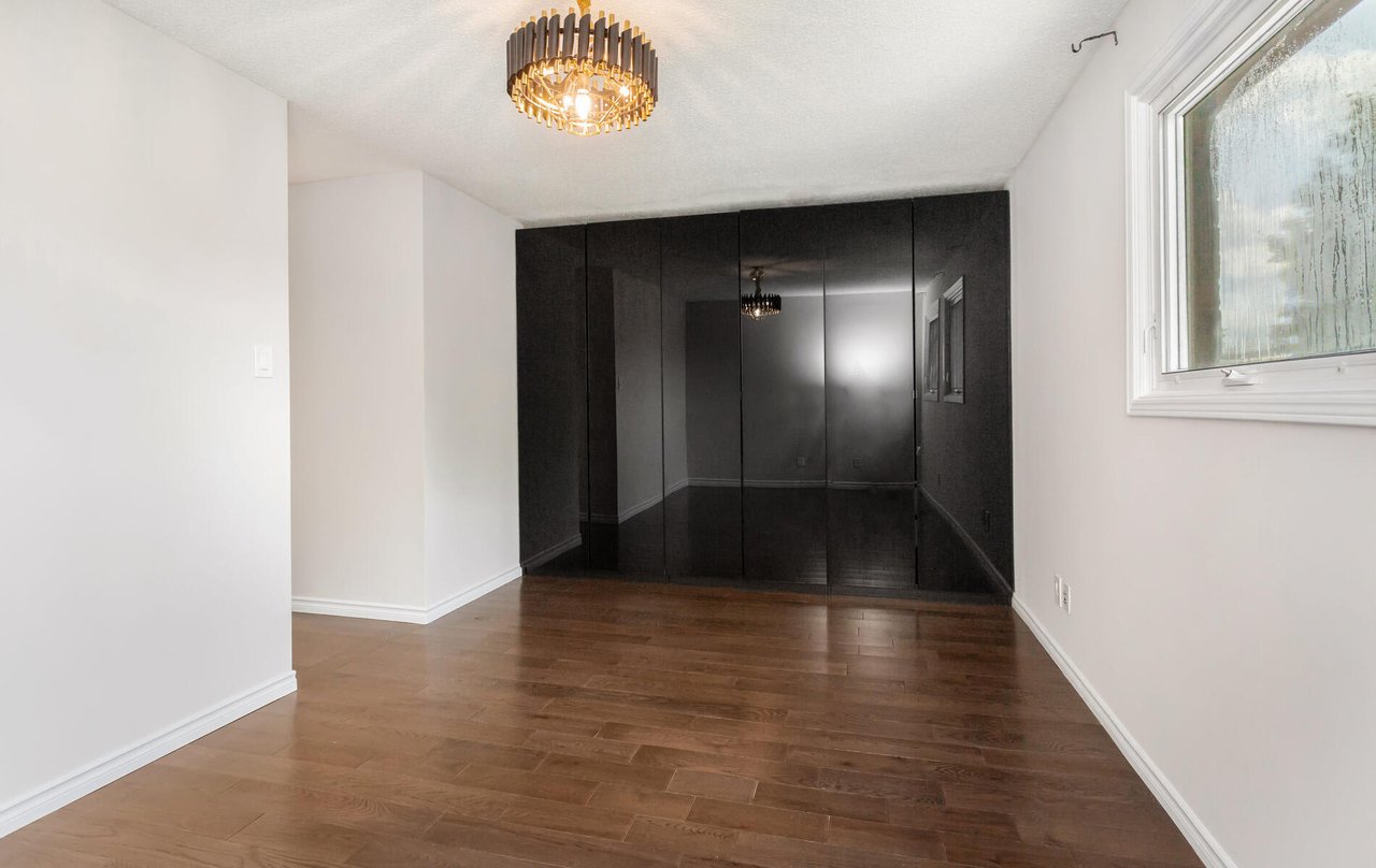 1308 Valerie Cres