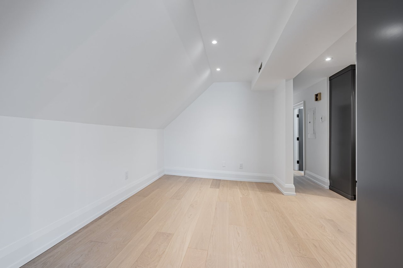 #3RD -607 HURON ST