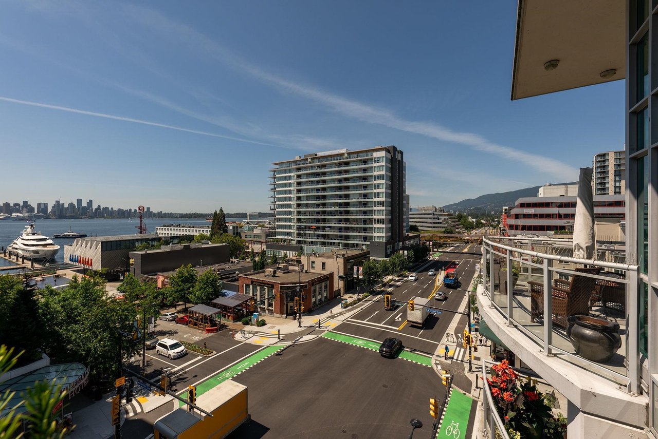 608-100 E Esplanade Ave