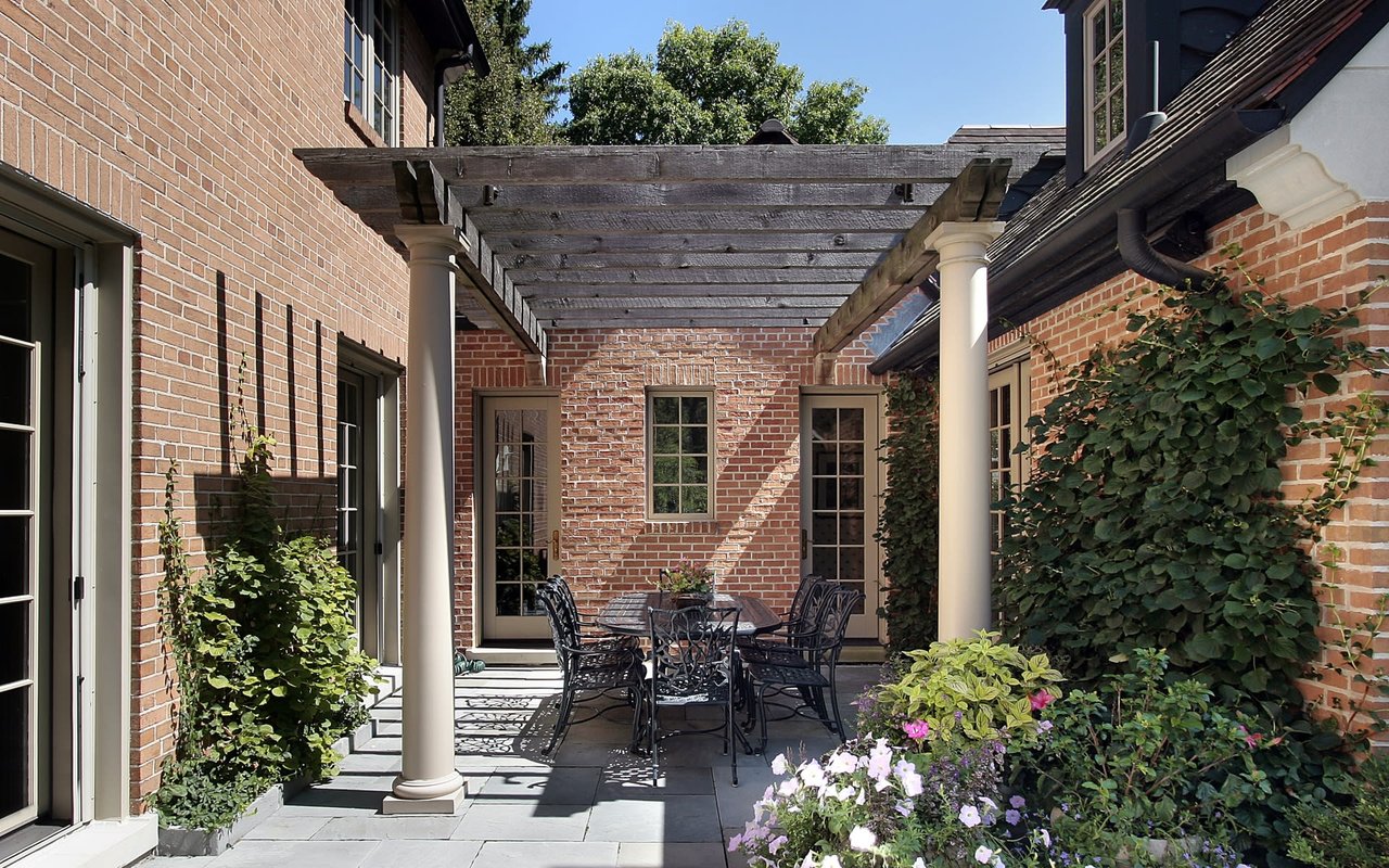 Navigating the Pitfalls and Successes of Selling a Home