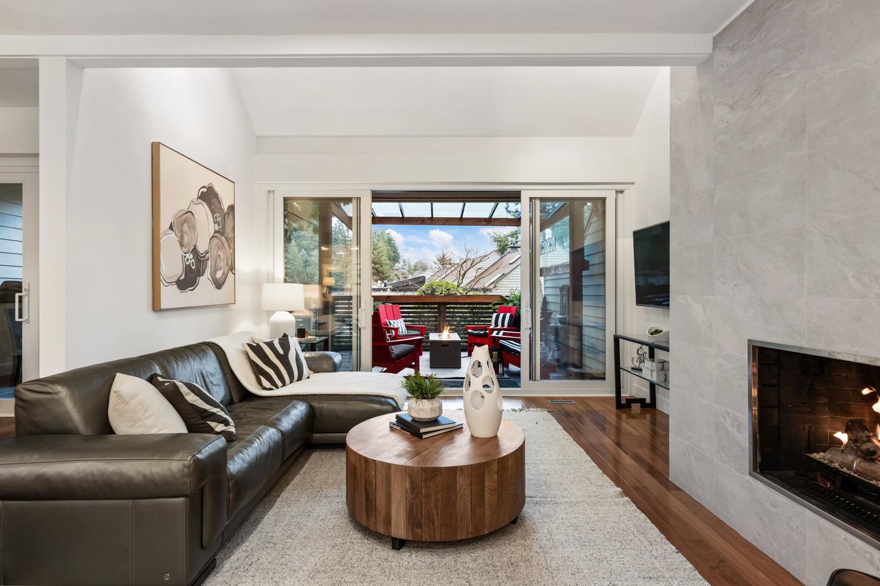25-4957 Marine Dr