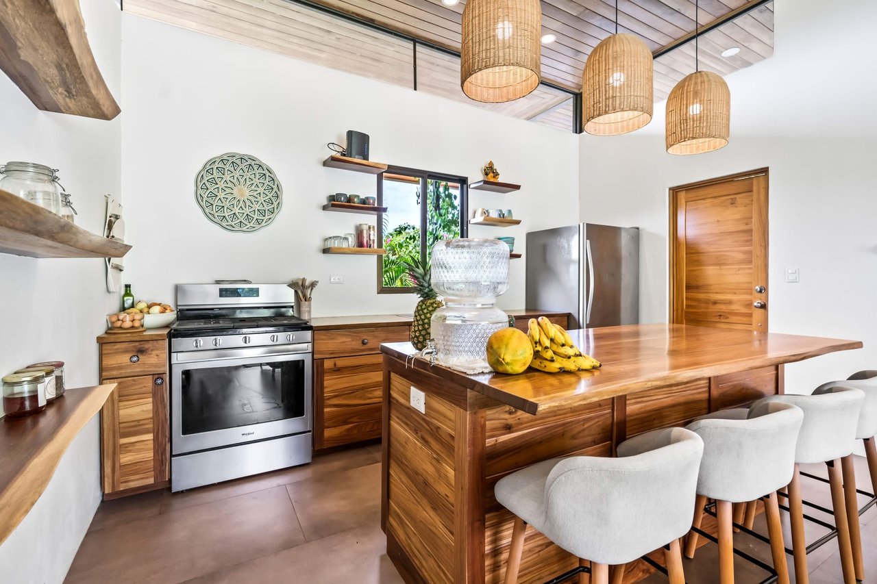 Bright & Peaceful 3-Bedroom Home With Separate Workshop/Office Space & Stunning Views Of The Lush Mountains In Easy-Access Location In Ojochal Costa Rica
