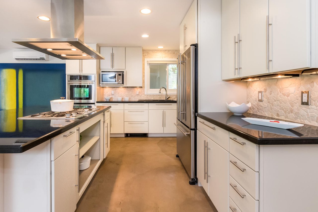 1010 Rosehill Dr