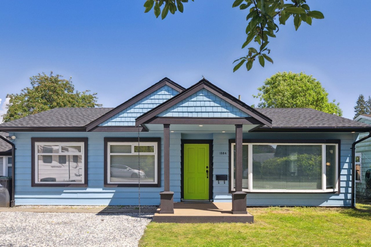 1384 Fernwood Cres