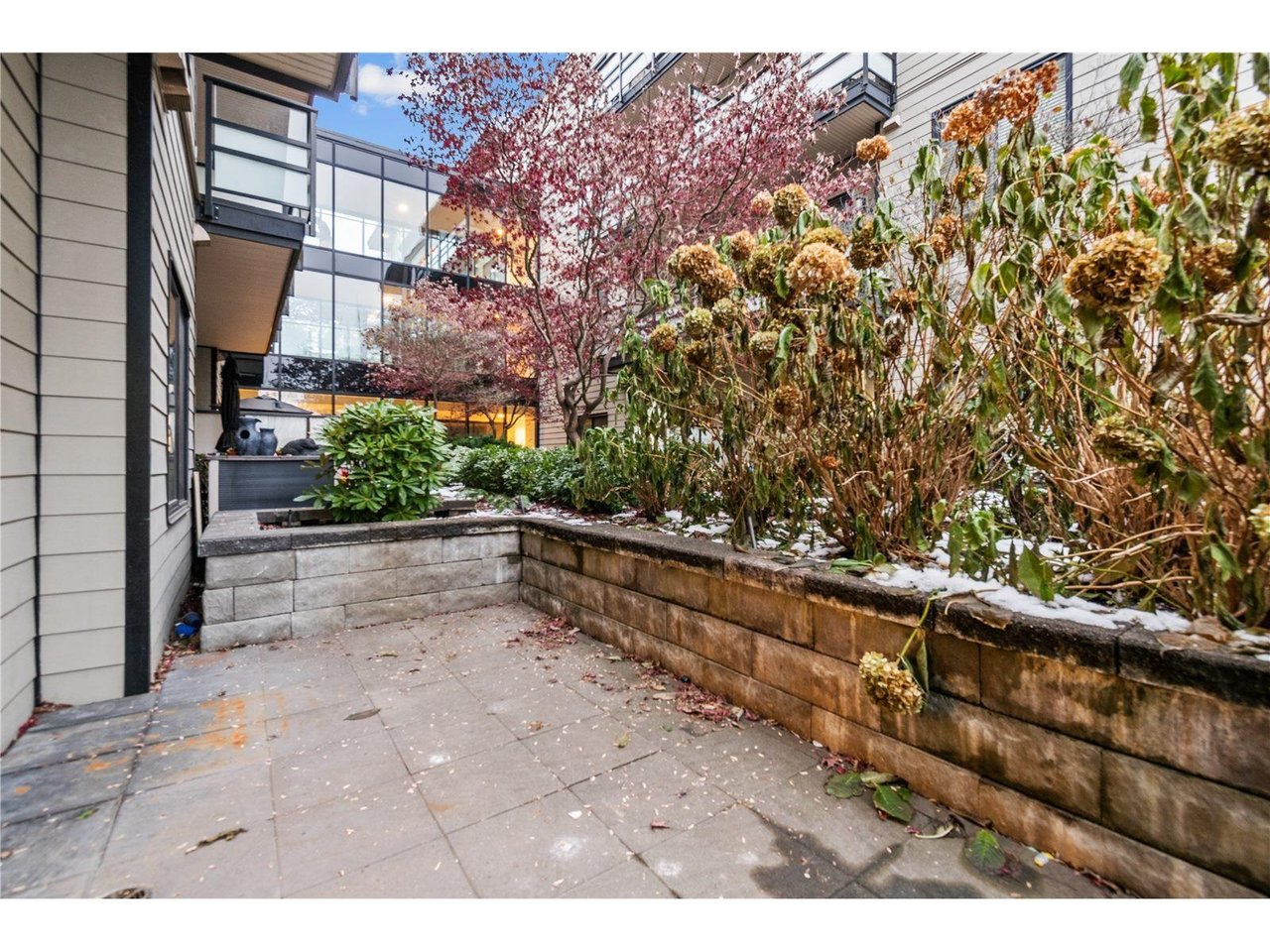 117-7777 Royal Oak Ave